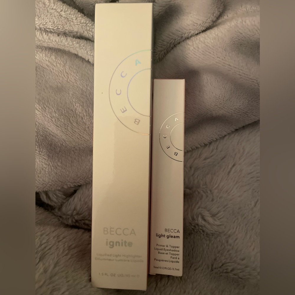 Becca cosmetics bundle brand new in box never opened highlighter and eyeshadow